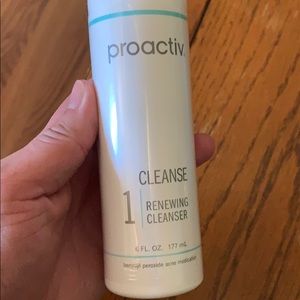 Proactiv renewing cleanser